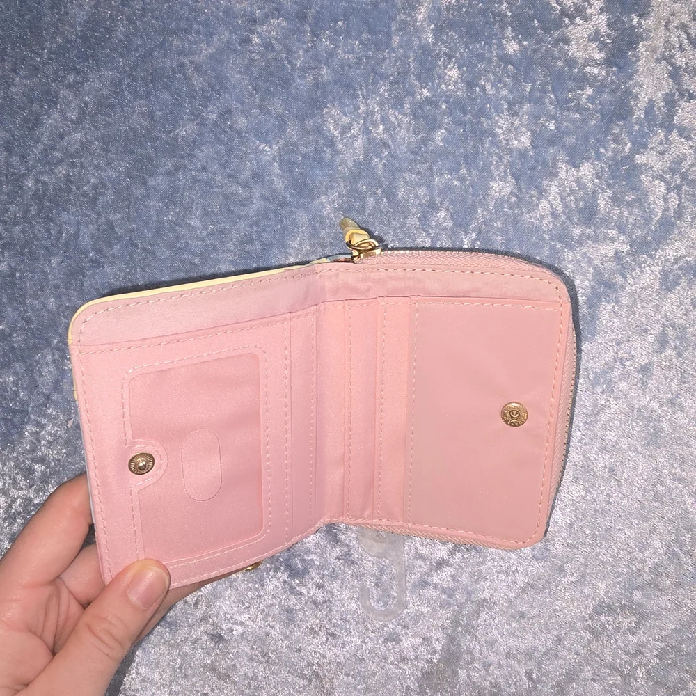 🌟 No Boundaries Pastel Wristlet Wallet - Picture 2 of 4